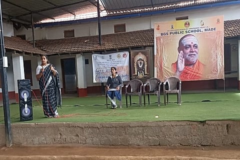 ಬೇಟಿ ಬಚಾವೋ ಬೇಟಿ ಪಡಾವೋ ಕಾಯಕ್ರಮದಡಿಯಲ್ಲಿ ಬಾಲ್ಯ ವಿವಾಹ ನಿಷೇಧದ ಕುರಿತು ಮದೆನಾಡುವಿನ ಆದಿಚುಂಚನಗಿರಿ ಶಿಕ್ಷಣ ಸಂಸ್ಥೆಯ ಶಾಲಾ ಮಕ್ಕಳಿಗೆ ಮಾಹಿತಿ ಕಾರ್ಯಗಾರದಲ್ಲಿ ಜೆಂಡರ್ ಸ್ಪೆಷಲಿಸ್ಟ್ ಕೇಶಿನಿ ಮಾಹಿತಿ ನೀಡಿದರು. ಸತ್ಯ ಇದ್ದರು.