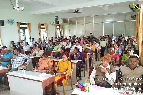 ಕರ್ನಾಟಕ ರಾಜ್ಯ ಸಹಕಾರ ಮಹಾಮಂಡಳ ಮತ್ತು ಕೊಡಗು ಜಿಲ್ಲಾ ಸಹಕಾರ ಯೂನಿಯನ್ ವತಿಯಿಂದ ಏರ್ಪಡಿಸಿದ್ದ ಕಾರ್ಯಾಗಾರದಲ್ಲಿ ಹಾಲು ಉತ್ಪಾದಕರ ಸಹಕಾರ ಸಂಘಗಳ ಅಧ್ಯಕ್ಷರು, ನಿರ್ದೇಶಕರು ಹಾಗೂ ಕಾರ್ಯದರ್ಶಿಗಳು ಪಾಲ್ಗೊಂಡಿದ್ದರು.
