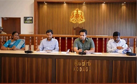 ಕೇಂದ್ರ ಪುರಸ್ಕೃತ ಜಲಜೀವನ್ ಮಿಷನ್ ೨.೦ ಯೋಜನೆಯನ್ನು ೨೦೨೮ ನೇ ಸಾಲಿನ ವರೆಗೂ ವಿಸ್ತರಿಸುವ ಹಿನ್ನೆಲೆ ಯೋಜನೆಯ ಪ್ರಗತಿ ಮತ್ತು ಪರಿಣಾಮಕಾರಿ ಅನುಷ್ಠಾನ ಕುರಿತು ನಡೆದ ಸಭೆಯಲ್ಲಿ ಸಂಸದರಾದ ಯದುವೀರ್ ಮಾತನಾಡಿದರು. 