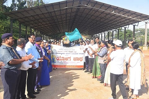 ೧೨ನೇ ಅಂತರಾಷ್ಟ್ರೀಯ ಯೋಗ ದಿನಾಚರಣೆಯ ಅಂಗವಾಗಿ ನಡೆದ ಜಾಥಾಕ್ಕೆ ನಗರಸಭೆ ಅಧ್ಯಕ್ಷೆ ಪಿ.ಕಲಾವತಿ ಅವರು ಚಾಲನೆ ನೀಡಿದರು. ಡಾ.ಜಿ.ಶೈಲಜಾ, ಶ್ರೀನಾಥ್,  ಡಾ.ರಾಮಚಂದ್ರ ಕಾಮತ್ ಇತರರಿದ್ದರು.