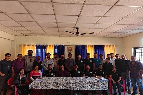 ಕೊಡಗು ಗೌಡ ಯುವ ವೇದಿಕೆ ಅಧ್ಯಕ್ಷರಾಗಿ ಬಾಳಾಡಿ ಮನೋಜ್ ಕುಮಾರ್ ಆಯ್ಕೆ ಆಗಿದ್ದಾರೆ. ಪುದಿಯನೆರವನ ರಿಷೀತ್, ಕೆದಂಬಾಡಿ ಕಾಂಚನ ಗೌಡ, ಎಡಿಕೇರಿ ಪ್ರಸನ್ನ, ಪರಿಚನ ಸತೀಶ್, ಕವನ್ ಕೊತ್ತೋಳಿ, ಮೂವನ ಭರತ್, ಪರಿಚನ ಸೋನಿ, ನವೀನ್ ದೇರಳ ಇದ್ದರು.