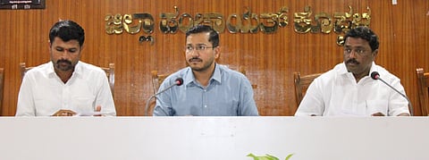 ಕೊಪ್ಪಳದಲ್ಲಿ ಗ್ಯಾರಂಟಿ ಯೋಜನೆಗಳ ಅನುಷ್ಠಾನ ಪ್ರಾಧಿಕಾರದ ಜಿಲ್ಲಾಧ್ಯಕ್ಷ ರೆಡ್ಡಿ ಶ್ರೀನಿವಾಸ್ ಅಧ್ಯಕ್ಷತೆಯಲ್ಲಿ ಮಂಗಳವಾರ ಪ್ರಗತಿ ಪರಿಶೀಲನಾ ಸಭೆ ನಡೆಯಿತು. ಜಿಪಂ ಸಿಇಒ ವರ್ಣಿತ್ ನೇಗಿ ಇದ್ದರು.