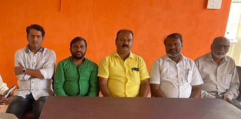 ಮದ್ದೂರು ನಗರ ಪ್ರವಾಸಿದ ಮಂದಿರದಲ್ಲಿ ವಿಶ್ವಕರ್ಮ ಸಮಾಜದ ಮುಖಂಡರಿಂದ ಅಖಿಲ ಕರ್ನಾಟಕ ವಿಶ್ವ ಕರ್ಮ ಮಹಾಸಭಾ ರಾಜ್ಯಾಧ್ಯಕ್ಷ ಕೆ.ಪಿ.ನಂಜುಂಡಿ ಅಭಿನಂದನೆ ಸ್ವೀಕರಿಸಿದರು. ಬಸವರಾಜು, ಎಂ.ಪಿ.ಮಹೇಶ್, ಈಶ್ವರಾಚಾರ್, ಸುವರ್ಣ, ರಾಜಮ್ಮ, ಕೃಷ್ಣಚಾರ್ ಇದ್ದರು.