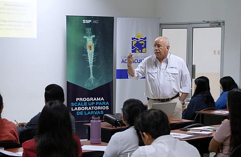 Dr. Leonardo Maridueña during a training session of the Scale Up program.