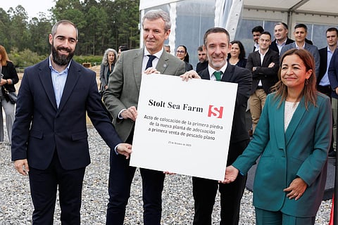 From left: the Mayor of Rianxo,&nbsp; Julián Bustelo, the President of the Xunta de Galicia, Alfonso Rueda, CEO of Stolt Sea Farm, Jordi Trías, and Galician Fisheries Minister, Marta Villaverde.