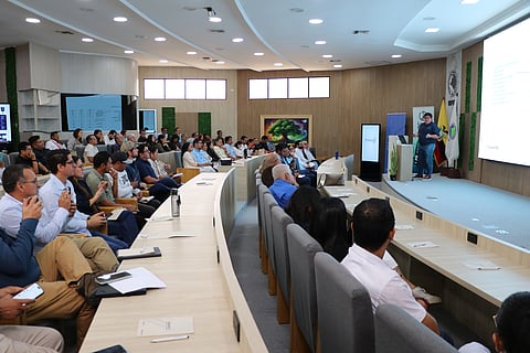 El gerente de Producción de Biogemar, Juan Antonio castillo, durante su presentación en el programa SustainED “Producción larvaria ante cambios ambientales, cómo garantizar la salud animal”.