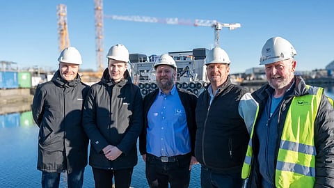 COO Erlend Røed Gundersen and Project Director Barges Kent Ims Borsheim from AKVA group, together with Managing Director Arnt Ove Tangsgjerd, Jan Nicolaisen and Einar Tangsgjerd from DOKK Husøy, signing the agreement in Karmøy. 