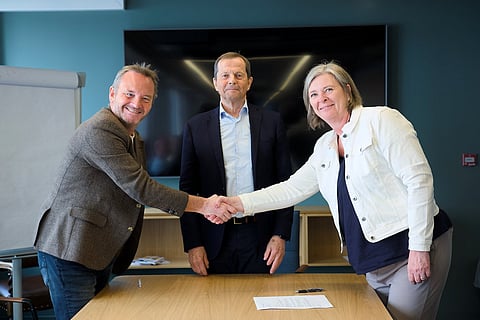 From left: Geir Ove Ystmark, Chief Executive Officer, Sjømat Norge; Bjørn Lillebergen, mediator; and Hilde Elgesem Andersen, National Secretary of Fellesforbundet.