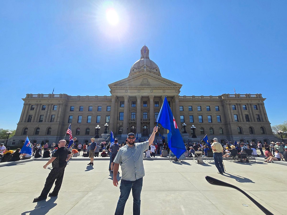 BREAKING: Indigenous counter-protesters confront Alberta sovereigntists ...