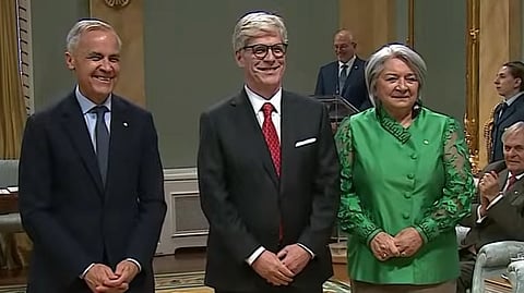 Tim Hodgson being sworn in as Natural Resources and Energy Minister