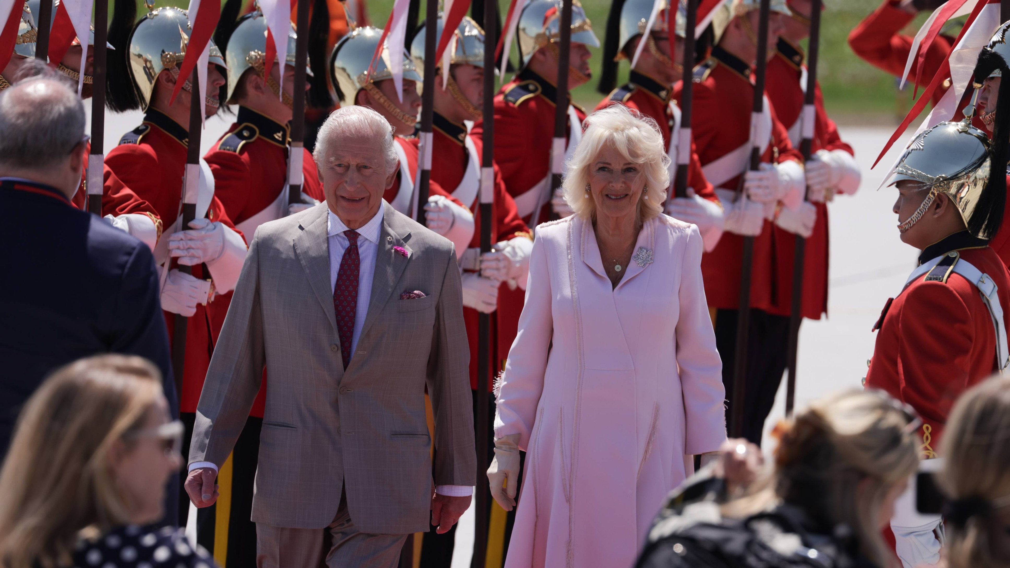 King Charles, Queen Camilla greeted in Ottawa