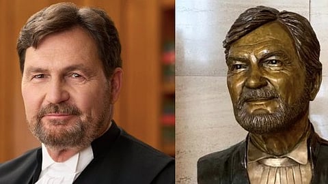 Chief Justice Robert Wagner, and his bronze likeness, in the lobby of the Supreme Court of Canada