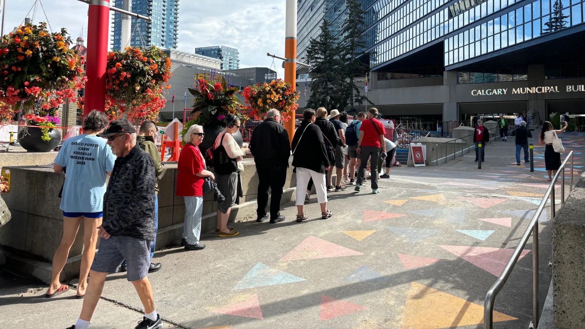 A photo showing people waiting in line to sign a citizen initiative petition called Alberta Forever Canada. August 13, 2025.
