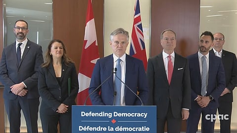 Rod Phillips (Centre)