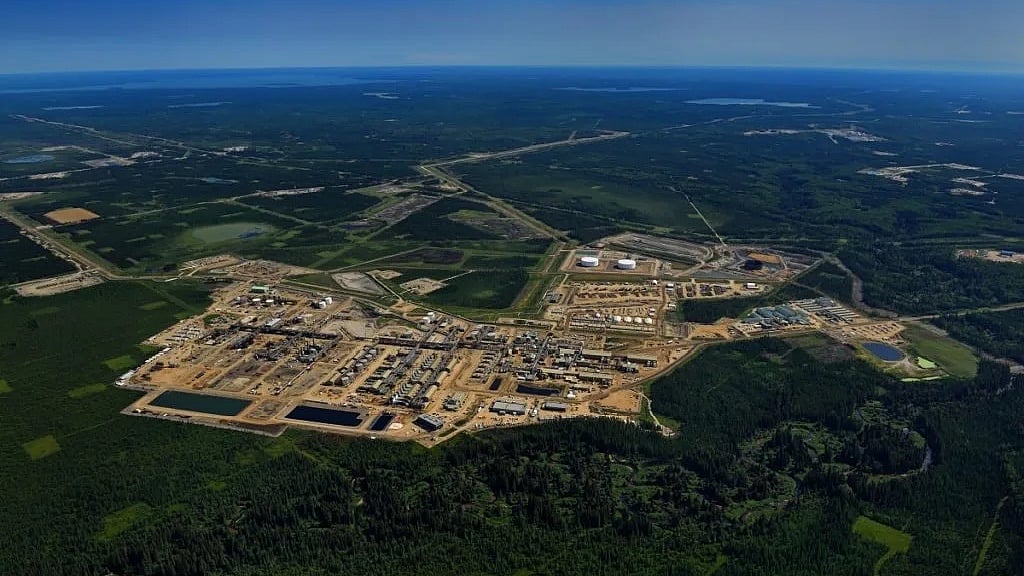 Canada’s oil commitment given reality check as maintenance and pipelines limit output