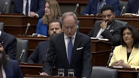 Minister Bethanfalvy delivering his statement on the budget