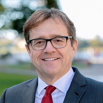 Liberals steer towards North American ban on gas-powered vehicles