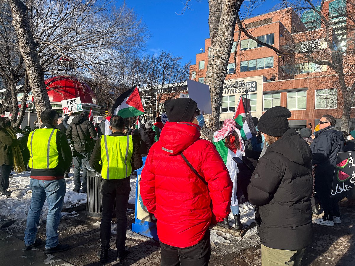 WATCH: About 300 people attend pro-Palestine protest in Calgary