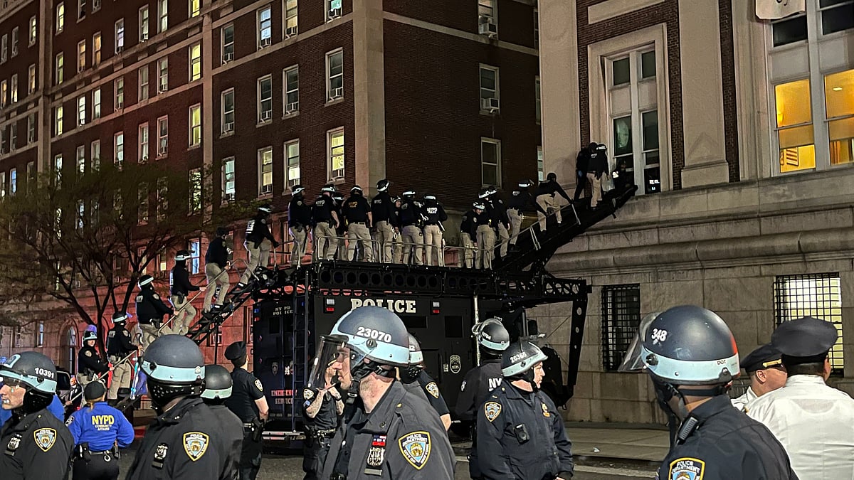 WATCH: NYPD storms Columbia campus to arrest anti-Israel occupiers ...