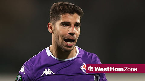 Manor Solomon in UEFA Conference League action for Fiorentina in 2025/26 season.