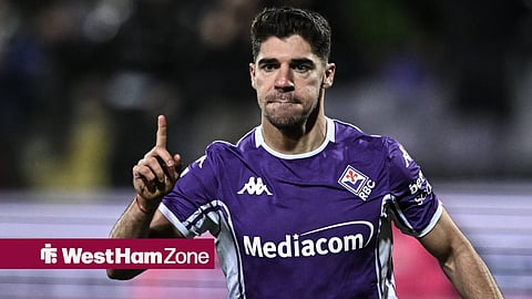 Manor Solomon celebrating for Fiorentina