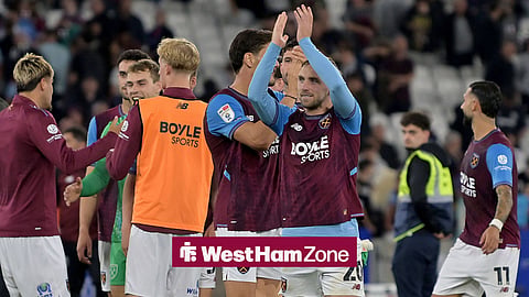 Jarrod Bowen and West Ham players clapping