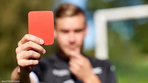 أكثر 15 لاعبًا حصولًا على البطاقات الحمراء في تاريخ كرة القدم.. سجل أسود لا يُنسى