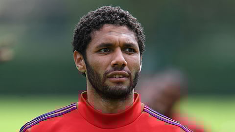 محمد النني يغادر معسكر منتخب مصر بعد إصابته بكورونا