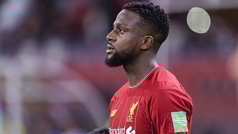 تمثال للبلجيكي ديفوك أوريجي علي مدخل أنفيلد !!!