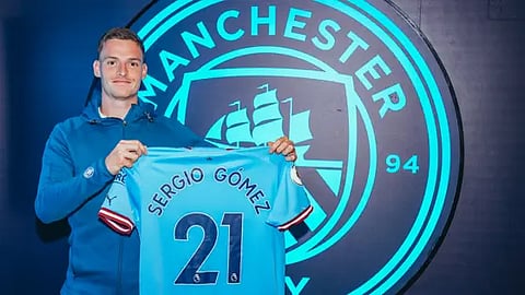 سيرجيو جوميز لاعب مانشستر سيتي 