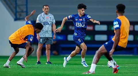 الدوري السعودي.. الهلال يستعيد خدمات نجمه قبل مواجهة الشباب